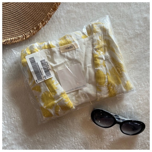 6 Shore Road Nadii Tidepool Linen Top - Picture 8 of 10